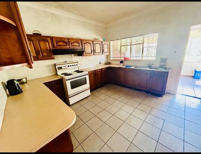 4 BEDROOM HOUSE FOR SALE IN VANDERBIJLPARK CE 2